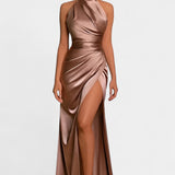 Symone Vestido Halter Torcido con Abertura Lateral Dramática
