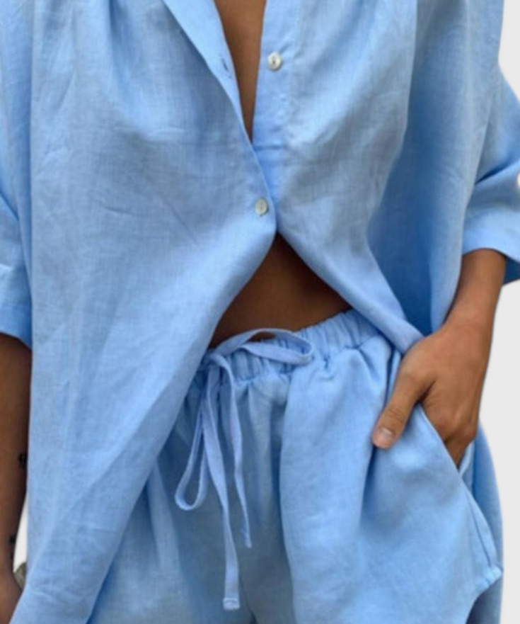 Anika Conjunto de Dos Piezas con Camisa de Botones y Pantalones Cortos con Cuerda