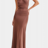 Trinity Vestido Halter Ajustado con Espalda Fruncida